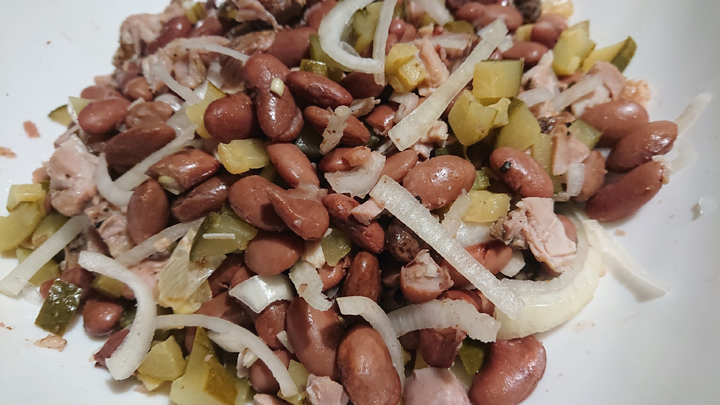 Салат из фасоли и курицы