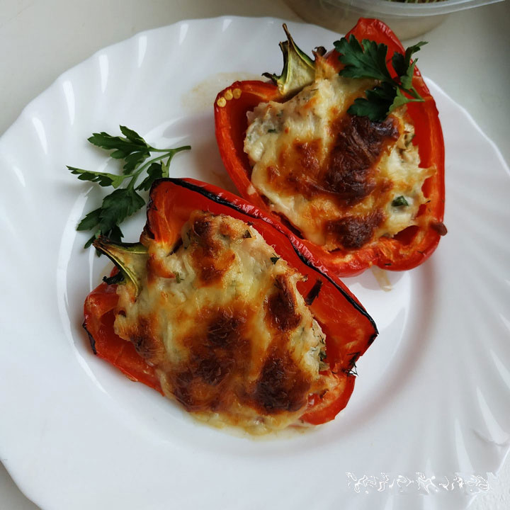 Запечённый фаршированный перец