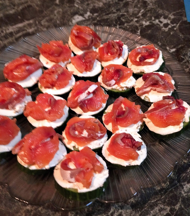 Закуска с сёмгой домашнего посола (на сахзаме)