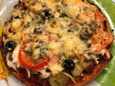 Пицца на коржах из смеси муки (полбяной и льняной) и молотых овсяных хлопьев